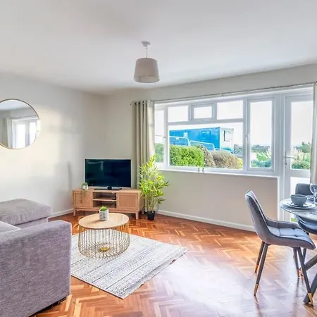 Spacious Sea View 2 Bedroom Sleeps 6-Free Parking Bournemouth Exterior photo