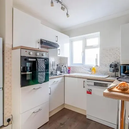 Spacious Sea View 2 Bedroom Sleeps 6-Free Parking Bournemouth Exterior photo